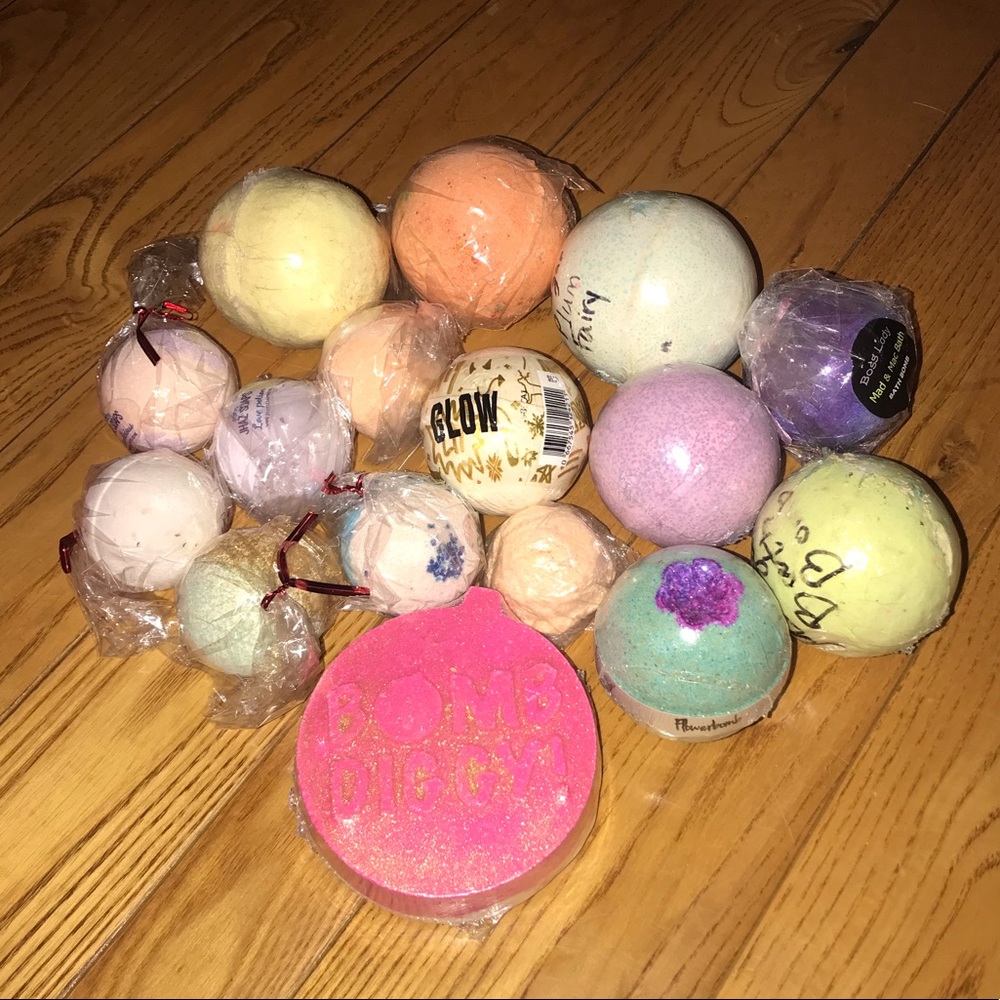 16 bath bombs
